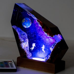 Astronaut Galaxy Epoxy Resin Lamp - Space Night Lights, Night Sky Lamp, Galaxy Gift for Home, Mother's Day gifts, gift for dad
