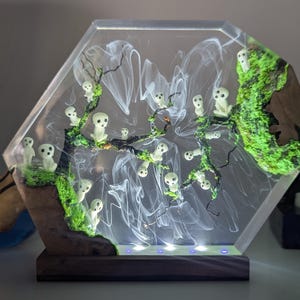 Epoxy Kodama Lamp – Handmade Japanese Forest Spirit Light, Resin Art Night Lamp, Coffee Wood & UV LED, Mystical Home Decor, Unique Gift